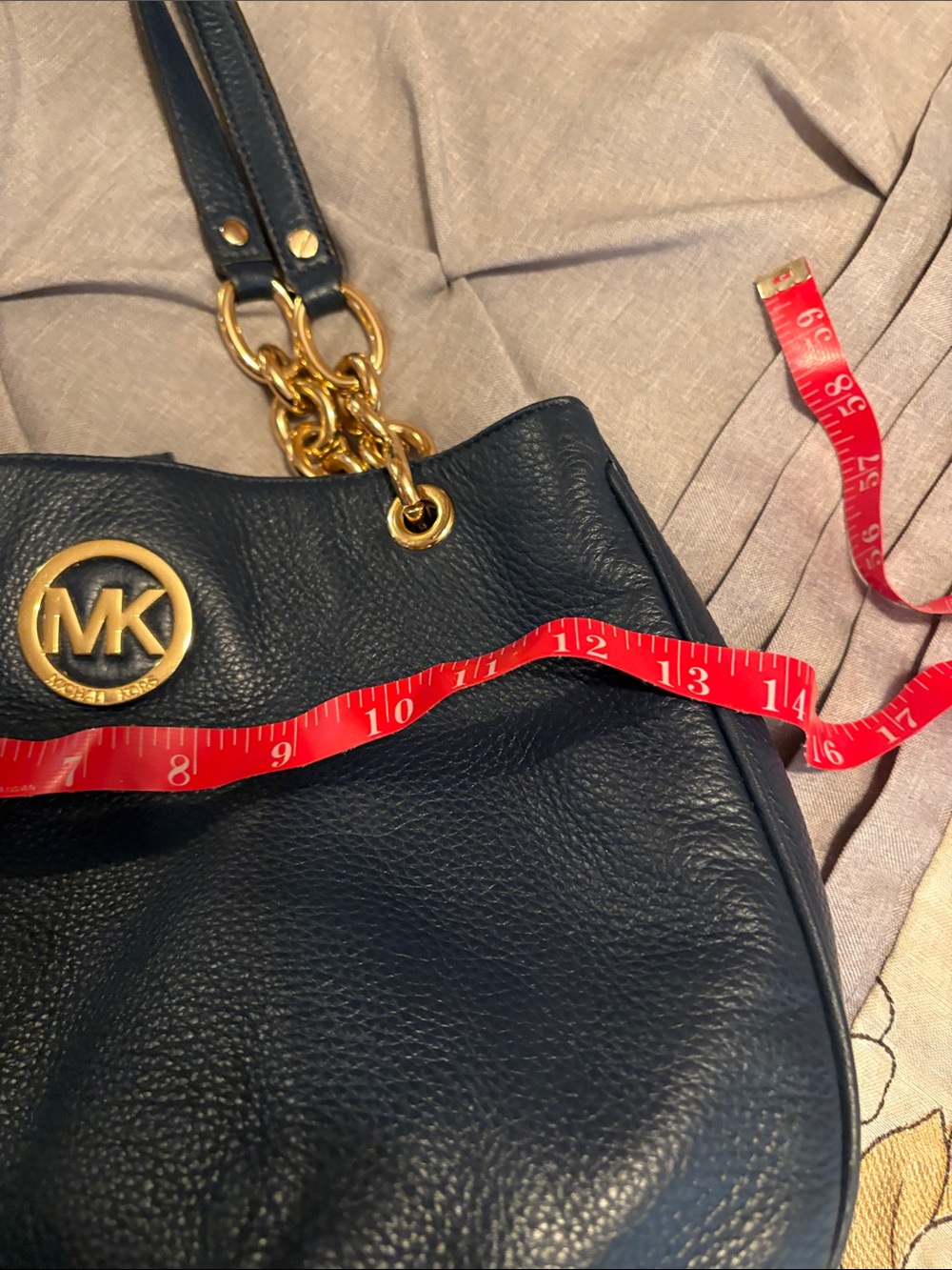 Michael Kors Navy Pebbled Leather Shoulder Bag with Gold Hardware - Picture 4 of 6